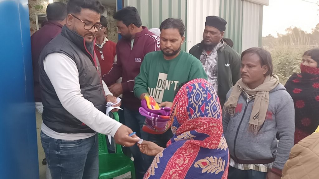 শীত কম্বল বিতরণ প্রতিষ্ঠা দিবসকে সামনে রেখে তৃণমূল ব্লক কংগ্রেসের উদ্যোগে। 2 January 1, 2024 January 4, 2024 IMG20240101162805 01