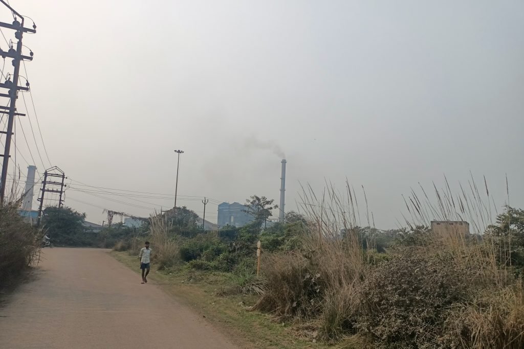 কাঁকসার বাঁশকোপার বেসরকারি কারখানার গেট বন্ধ করে অবস্থান বিক্ষোভ গ্রামবাসীদের । 2 February 6, 2024 February 7, 2024 PSX 20240207 194859