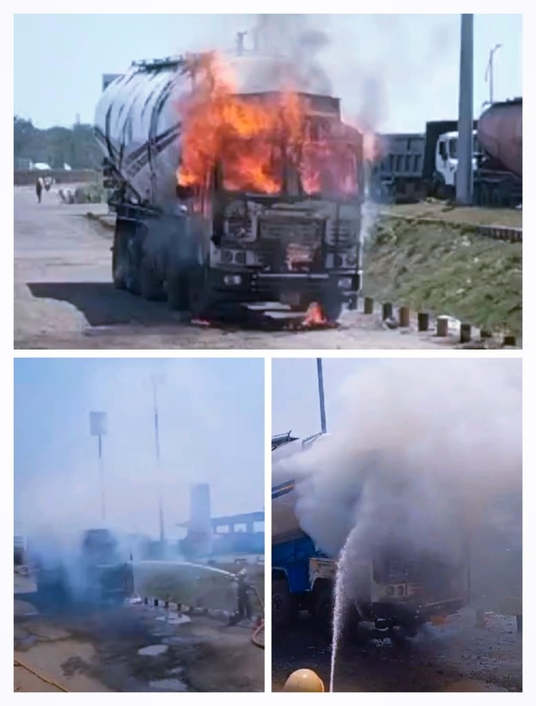 জাতীয় সড়কে দাঁড়িয়ে থাকা ট্যাঙ্কারে আগুন, ঘটনাটি ঘটেছে পানাগড় বাইপাসে । 1 March 15, 2024 March 15, 2024 PSX 20240315 222815