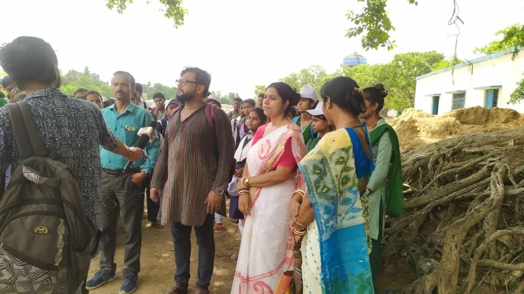 পথ সচেতনতা র্যালি বের করল বিদ্যালয়ের ছাত্রছাত্রীরা 1 June 29, 2024 June 29, 2024 IMG 20240629 WA0003