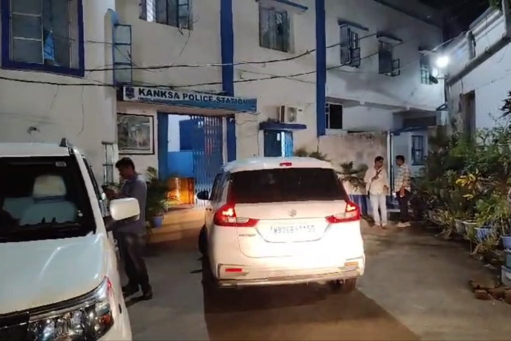 এস.টি.এফ(STF) এর জালে কাঁকসা থেকে গ্রেপ্তার এক জঙ্গি সদস্য । 1 June 23, 2024 June 23, 2024 PSX 20240623 002023 1