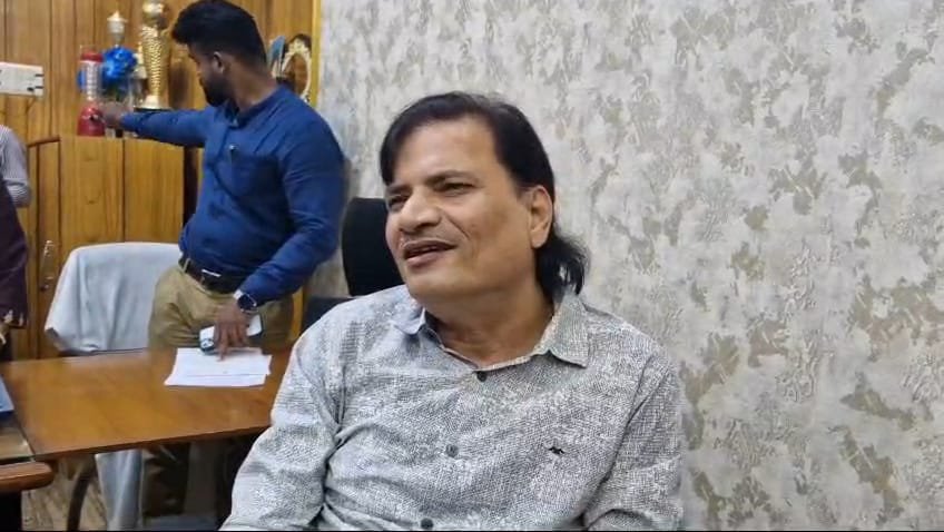 আসানসোলে পানীয় জল সরবরাহ নিয়ে তর্জা প্রাক্তন ও বর্তমান মেয়রের 2 July 5, 2024 July 5, 2024 IMG 20240705 WA0017
