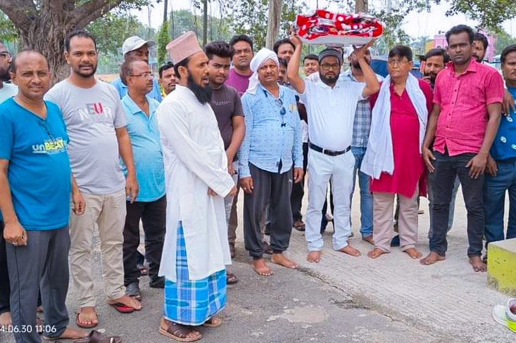পাণ্ডবেশ্বর এর বিধায়কের আরোগ্য কামনায় দানবাবা মাজারে চাদর চড়ানো হলো 2 June 30, 2024 July 2, 2024 PSX 20240702 204820