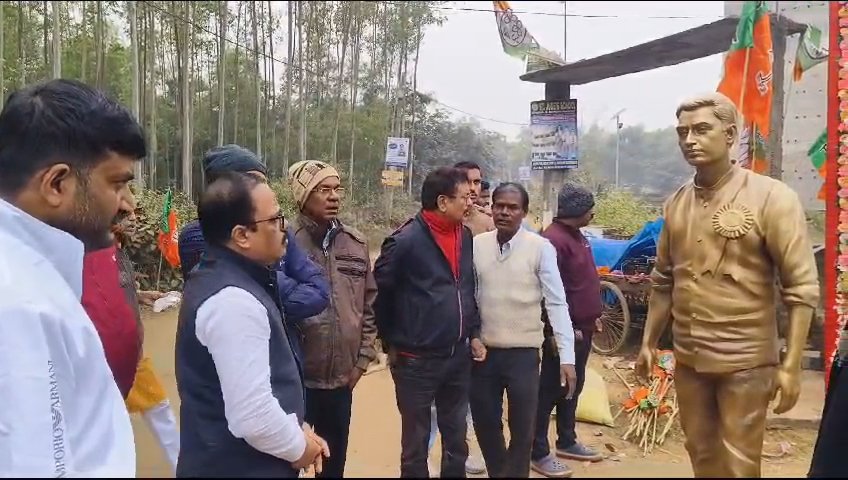 মৃত্যুর ছ'বছরে সন্দীপের পূর্ণবয়ব মূর্তি বসিয়ে দোষীদের বিরুদ্ধে কার্যতো হুংকার দিলেন বিজেপি নেতৃত্বরা। 2 December 9, 2024 December 9, 2024 IMG 20241209 20435936